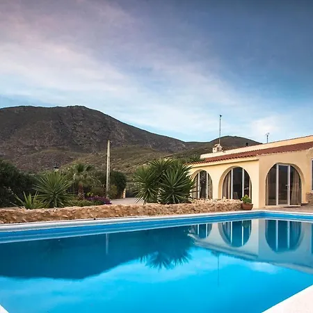 Casa De La Pina Bed & Breakfast