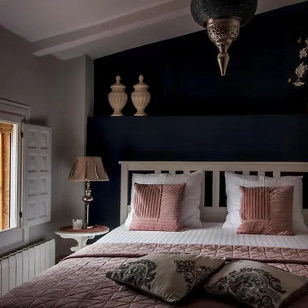 Casa De La Pina Bed & Breakfast